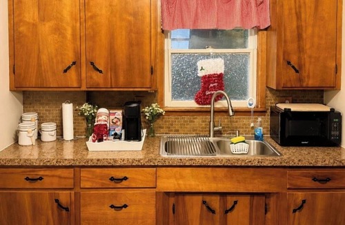 Struthers House | Pet-Friendly 2-Story Home Near Youngstown - Fast WiFi - Quiet Area