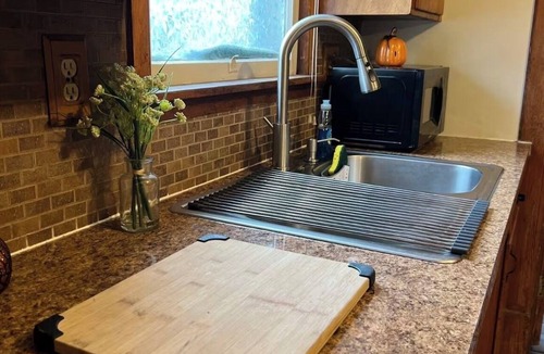 Struthers House | Pet-Friendly 2-Story Home Near Youngstown - Fast WiFi - Quiet Area