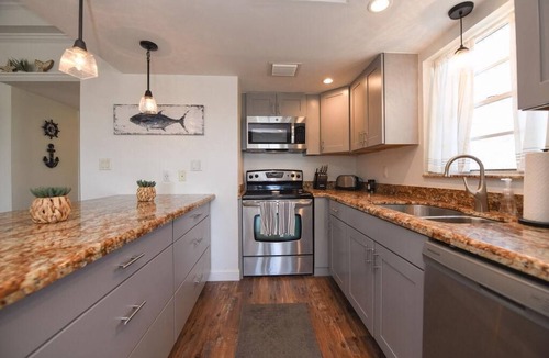 Venetian Shores House | Pet Friendly 3 Bedroom in Venetian Shores Sleeps 6