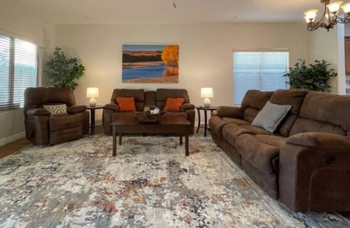 Crossriver House | Pet-Friendly, Cozy Home with Spacious Backyard - Your Perfect Arizona Getaway!