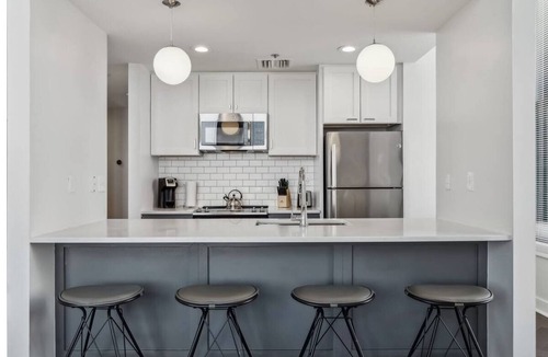 Downtown Pittsburgh Apartment | Pet-Friendly Downtown | Kitchen & Laundry | Walk to Point State Park