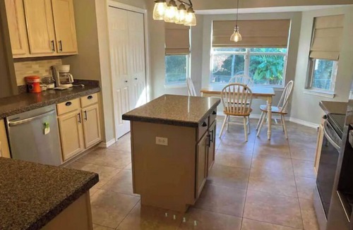 Crestview House | Pet Friendly Haven Ideal for Families