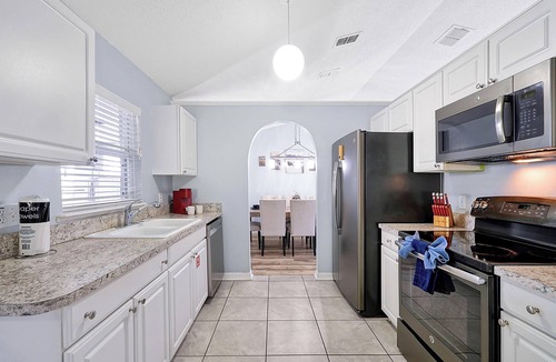 Sunridge Woods House | Pet-Friendly | Saltwater Pool, Hot Tub & BBQ