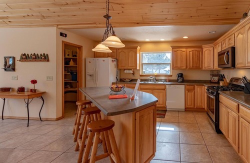 Twin Creek Village House | Pet Friendly TreeHaven Retreat