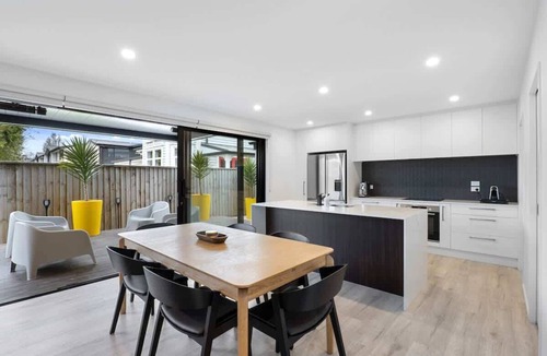 Christchurch City Centre House | Peterborough Hideaway
