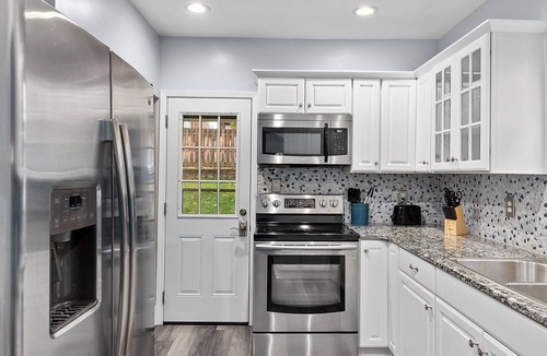 South Hills House | PGH Sapphire |Charming Design |Parking |10min from DT