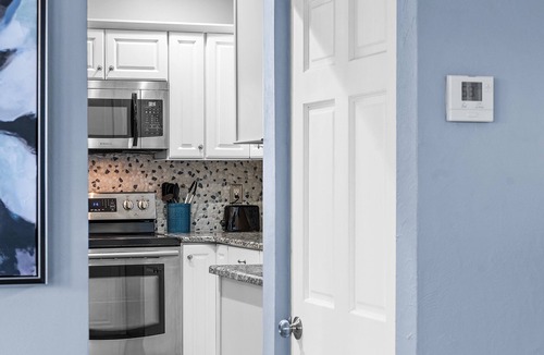 South Hills House | PGH Sapphire |Charming Design |Parking |10min from DT