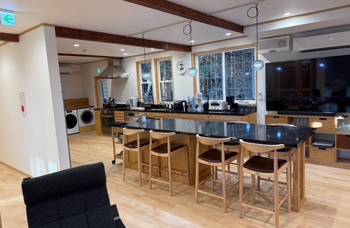 Yamanakako Cabin | Piccolo Mondo - Beautiful 7 bedroom lodge in lovely Yamanakako - BBQ/Onsen Bath