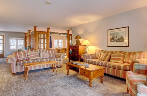 Georgina Cottage | Picturesque Lakeview Lodge At Lake Simcoe (First Tee)