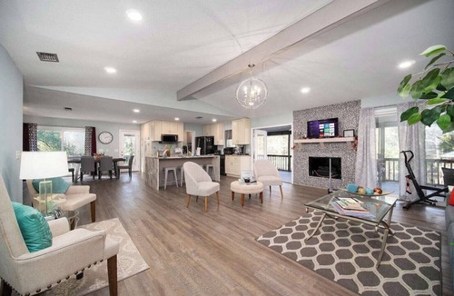Middleburg House | Picturesque Middleburg Creek-view Vacation Home!