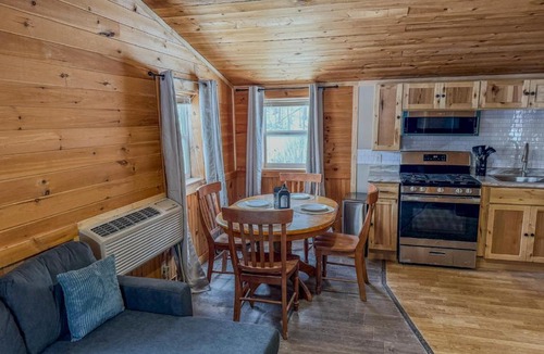 Hammond House | Pine and Paddle Cottage on Black Lake