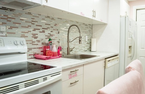 Mississauga Valleys Apartment | Pink BnB Basement Apartment by 403, 427, 401