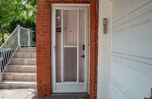 Mississauga Valleys Apartment | Pink BnB Basement Apartment by 403, 427, 401