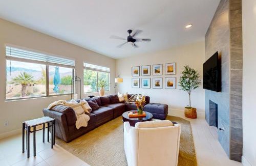 Oro Valley House | Pink Mountain Retreat