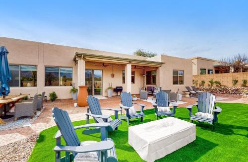 Oro Valley House | Pink Mountain Retreat