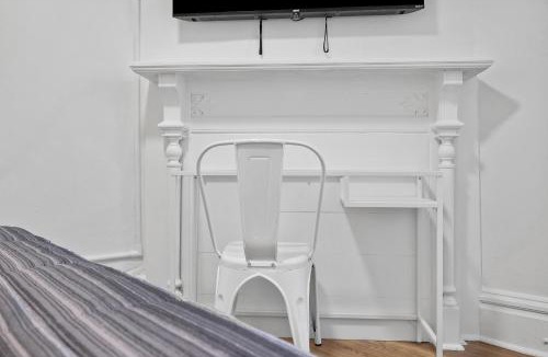 Shadyside House | Pittsburgh Shadyside 2B Stylish and Cozy Private Bedroom with Shared Bathroom