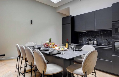 Quartier Sainte-Avoye Apartment | PLACE DES VOSGES , PARISIAN CHARM , PLACE FOR 10 - 3 BEDROOM - RUE RAMBUTEAU