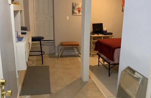 Parkdale Apartment | Pleasant Apartment (King St W) - great location!