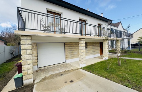 Chelles House | Pleasant house with garage