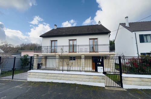 Chelles House | Pleasant house with garage