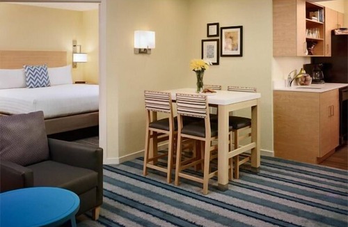 Monmouth Junction Hotel | Pleasant Stay, Convenient Location! Close to Morris Davison Park, w/Pool