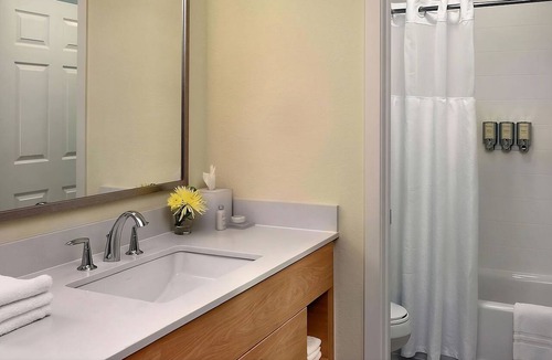 Monmouth Junction Hotel | Pleasant Stay, Convenient Location! Close to Morris Davison Park, w/Pool