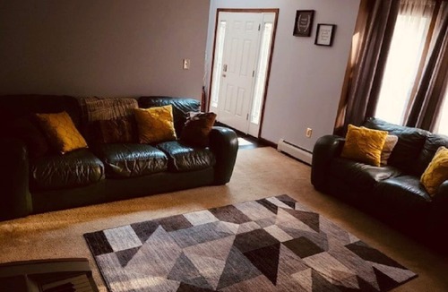 Brodheadsville House | Pocono home close to everything- Kick back and relax in this calm, stylish space