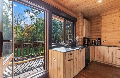 Henryville Ski Chalet | Pocono Log House Chalet, Outdoor Pool, Sauna, Hot tub, Pool Table