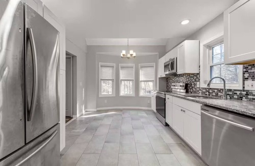 East Stroudsburg House | Pocono, Minutes to skii parks, Hot Tub, Fire Pit, Games, Private space