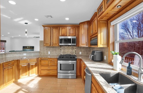 Long Pond Ski Chalet | Pocono Paradise ! Minutes To Camelback & Kalahari
