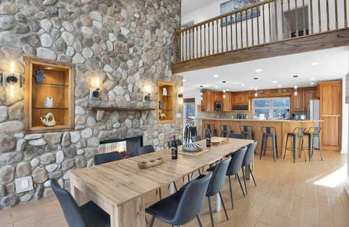 Long Pond Ski Chalet | Pocono Paradise ! Minutes To Camelback & Kalahari