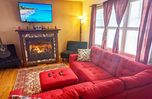 Tunkhannock Township House | Poconos Getaway/15 mins to Ski/Game Room