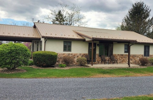 Newville House | Pond-A-View 3-bedroom Rancher with views of the mountain and rolling fields.