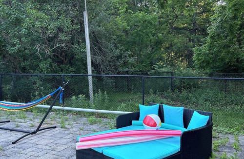 Richmond Hill House | POOL & Garden Oasis in Richmond Hill
