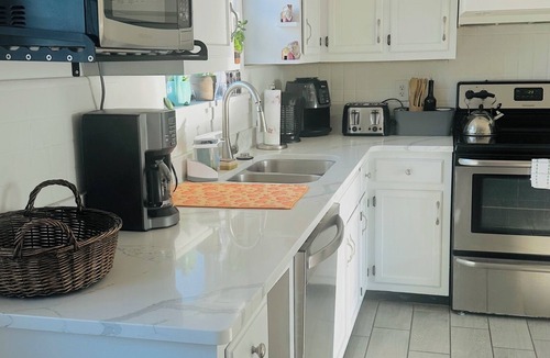 Houserville House | Pool + hot tub +Fire place + Deck fenced backyard 7 min from Penn state