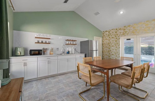 Auburndale House | Pool + Sleeps 8 + 30mil to Legoland