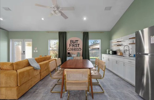 Auburndale House | Pool + Sleeps 8 + 30mil to Legoland