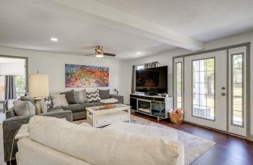 Dover House | Pool Table, Fire Pit Spacious Home in Dover!