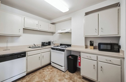 Downtown Harrisburg Apartment | PP 1301 Modern Corporate 2br, pool, Gym