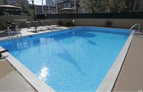 Downtown Harrisburg Apartment | PP 1506 Beautiful Professional 1br Apt, Pool