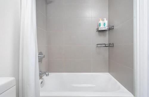 Bloor-Yorkville Apartment | Premier 1BR Condo in Yorkville's Finest Building