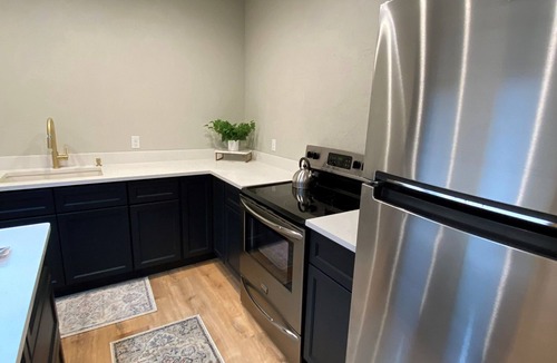 Greensburg Apartment | Premium Accommodations for up to 6 people in the heart of Downtown Greensburg