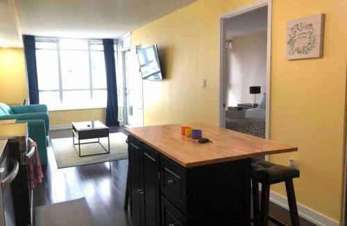 Toronto Entertainment District Hotel | Premium INN with Views