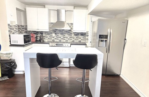 Innisfil Apartment | PREMIUM LIVING PLACE/2 BEDROOMS SUIT