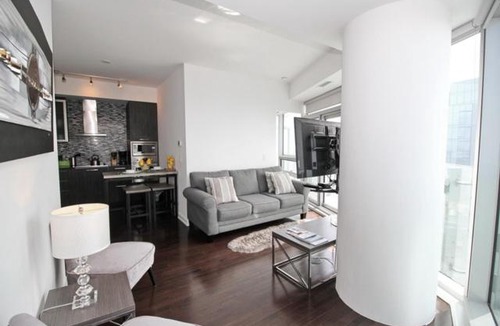 Toronto Entertainment District Apartment | Presidential 2Br plus 1 Condo, Entertainment District - Downtown with CN Tower View, Balcony, Pool & Hot Tub