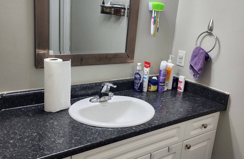 London House | PRESTIGE Guestroom London (5 minutes to Western University.)
