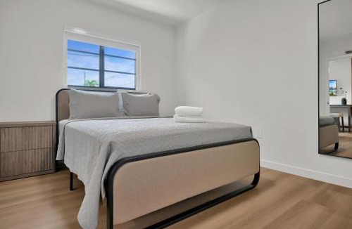 East Little Havana Apartment | Prestige Retreat by Renzzi