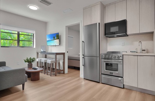East Little Havana Apartment | Prestige Retreat by Renzzi