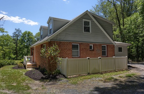 Enola House | Prime Location/Grove Retreat-Pool,Deck,Pond,FirePit,Playground,Wildlife