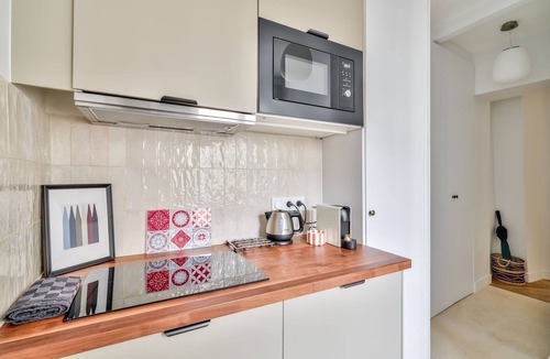 Quartier du Faubourg-Montmartre Apartment | Prime Location: Paris Highlights on Your Doorstep